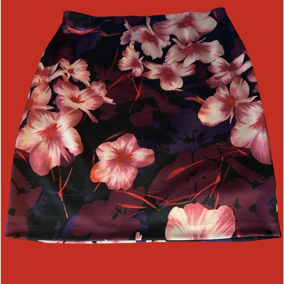 DB Floral Skirt - Size 1X - Picture 3 of 6